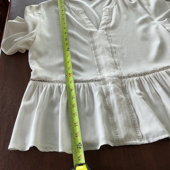 Express Size M White Short Flared Sleeves Peplum Top V-Neck 100% Rayon - Picture 10 of 10